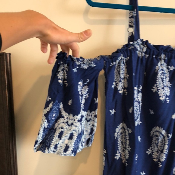 SUPER CUTE mini dress w/ off shoulder detail - Picture 2 of 3